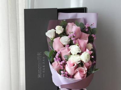 粉玫瑰是送给初恋的花吗_粉玫瑰的花语是？